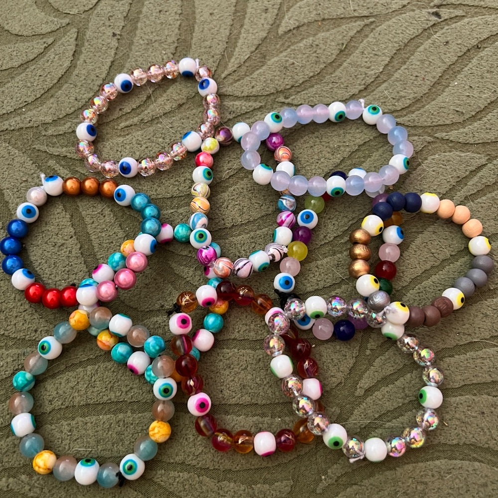 Lot of 10 homemade eyeball 8mm glass bead bracelets - can be split up